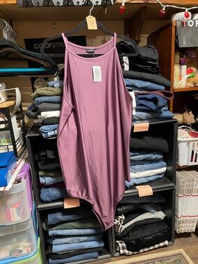 #326a size 3 torrid NWT Sleeveless mauve halter bodysuit with thin straps.